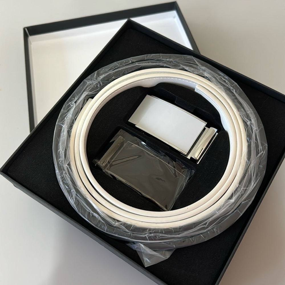 NWT Men's Black and White Men's Adjustable Belt Set